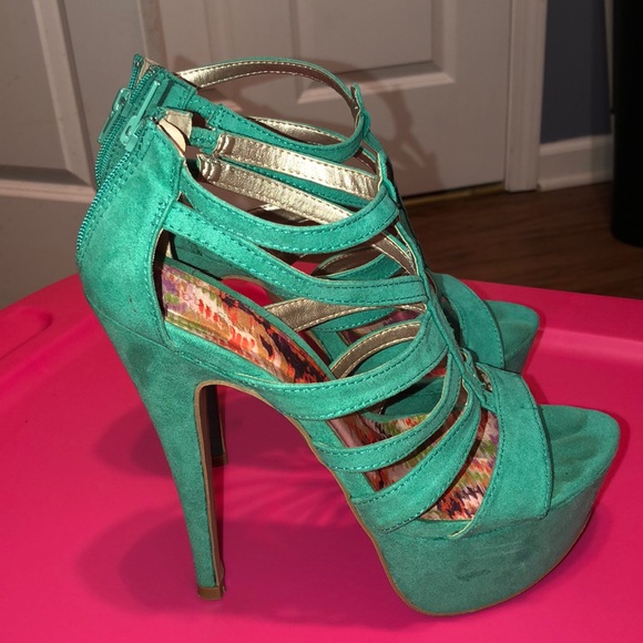 MINT GREEN HEELS - Picture 2 of 5